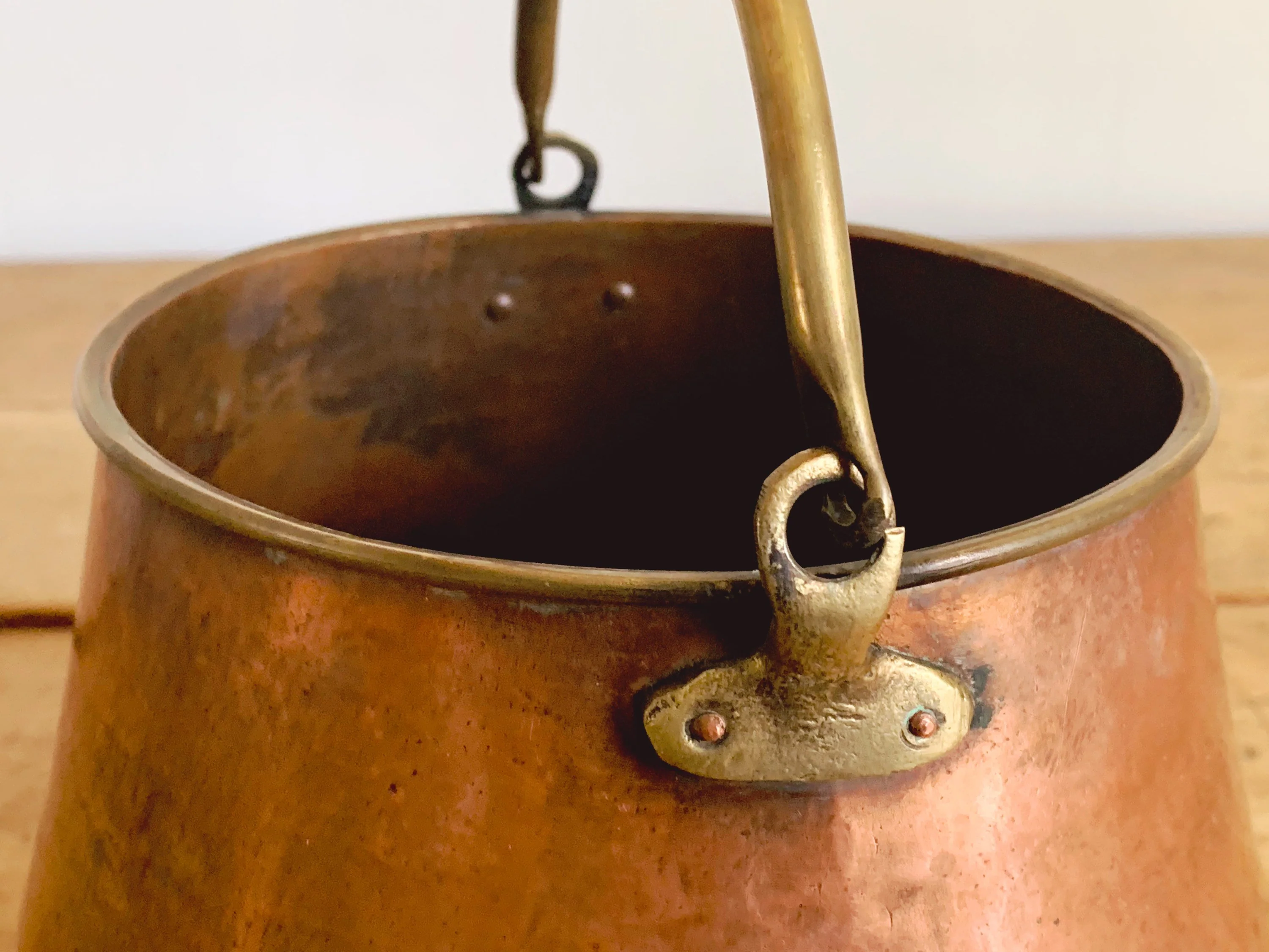 Antique Copper Coal Bucket with Brass Handle and Three Feet | Log Bin Wood Storage Fireplace Decor | Rustic Farmhouse Flower Vase - Image 5