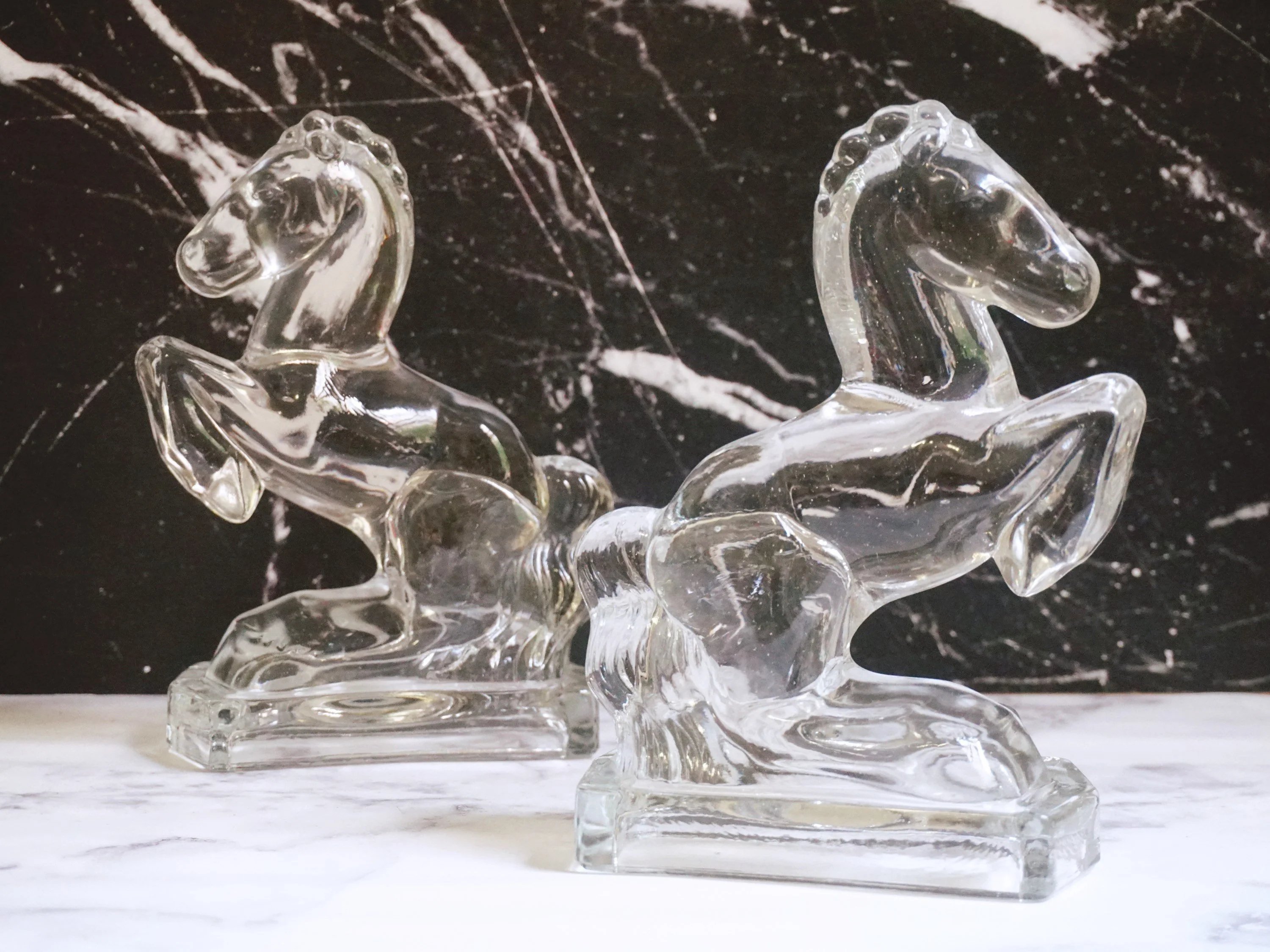 Pair of Vintage 1940s Clear Glass Rearing Horse Bookends By L.E. Smith - Image 5