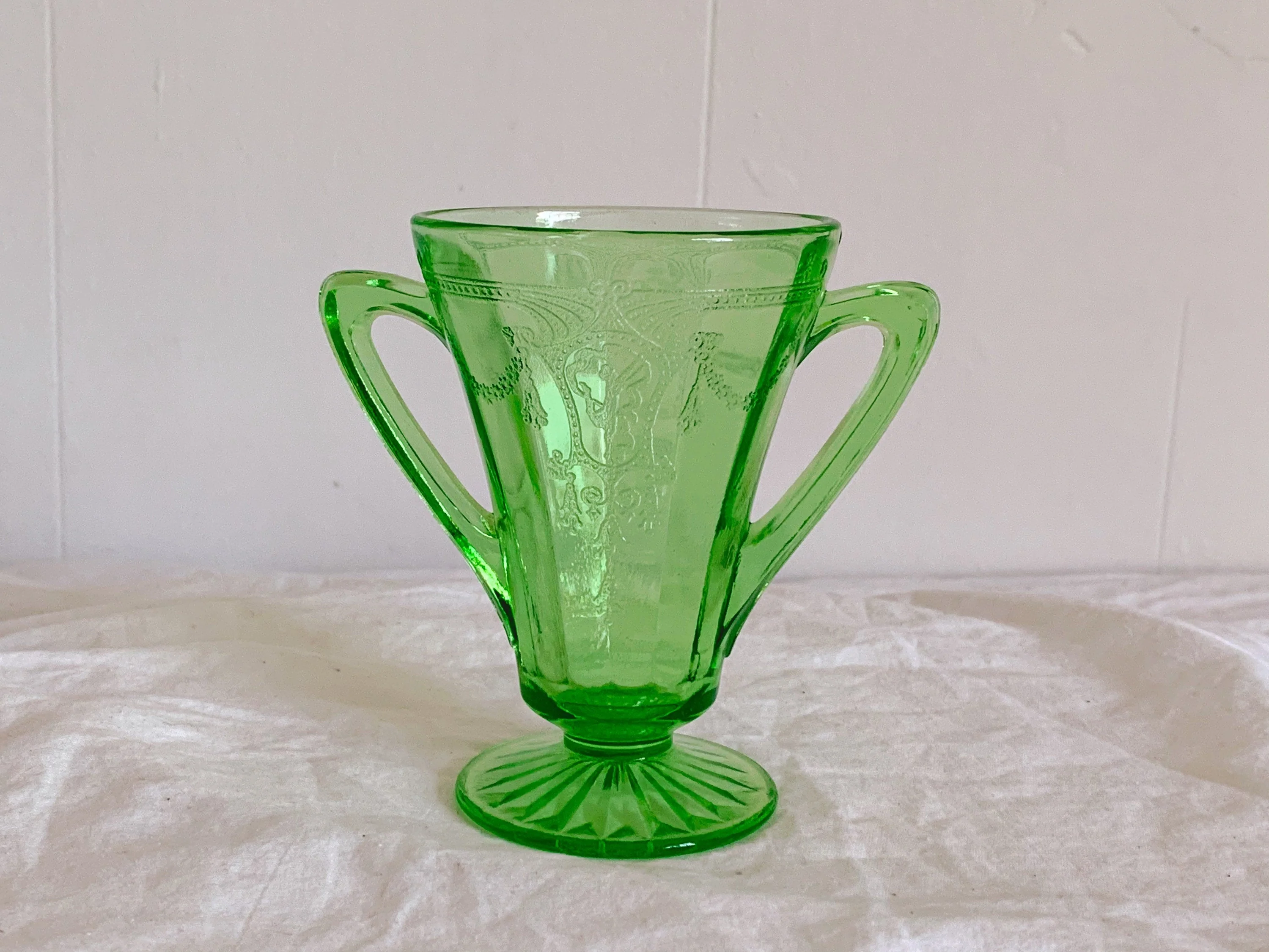 Variety of Vintage 1930s Green Depression Glass Serving Bowls, Plates, Dessert Platter and Cup - Image 10