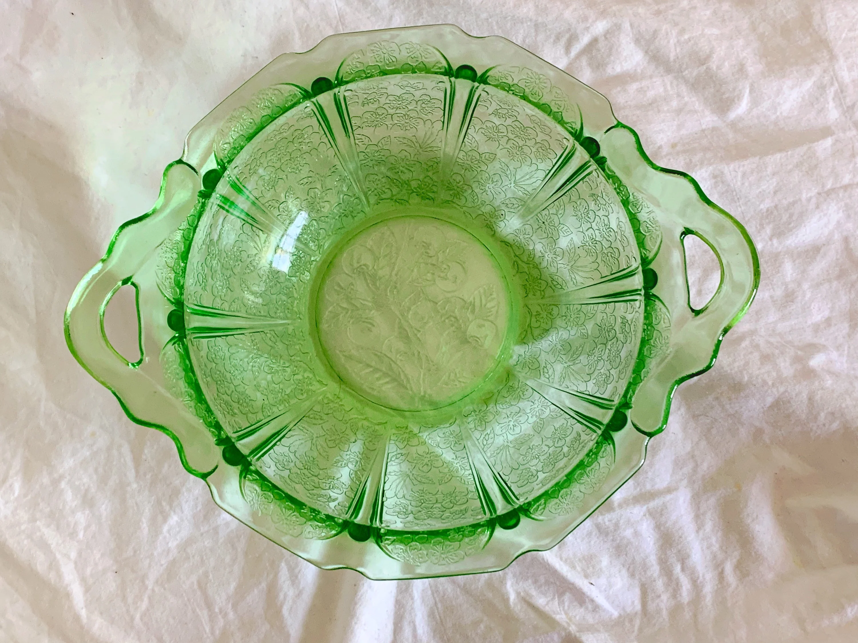 Variety of Vintage 1930s Green Depression Glass Serving Bowls, Plates, Dessert Platter and Cup - Image 4