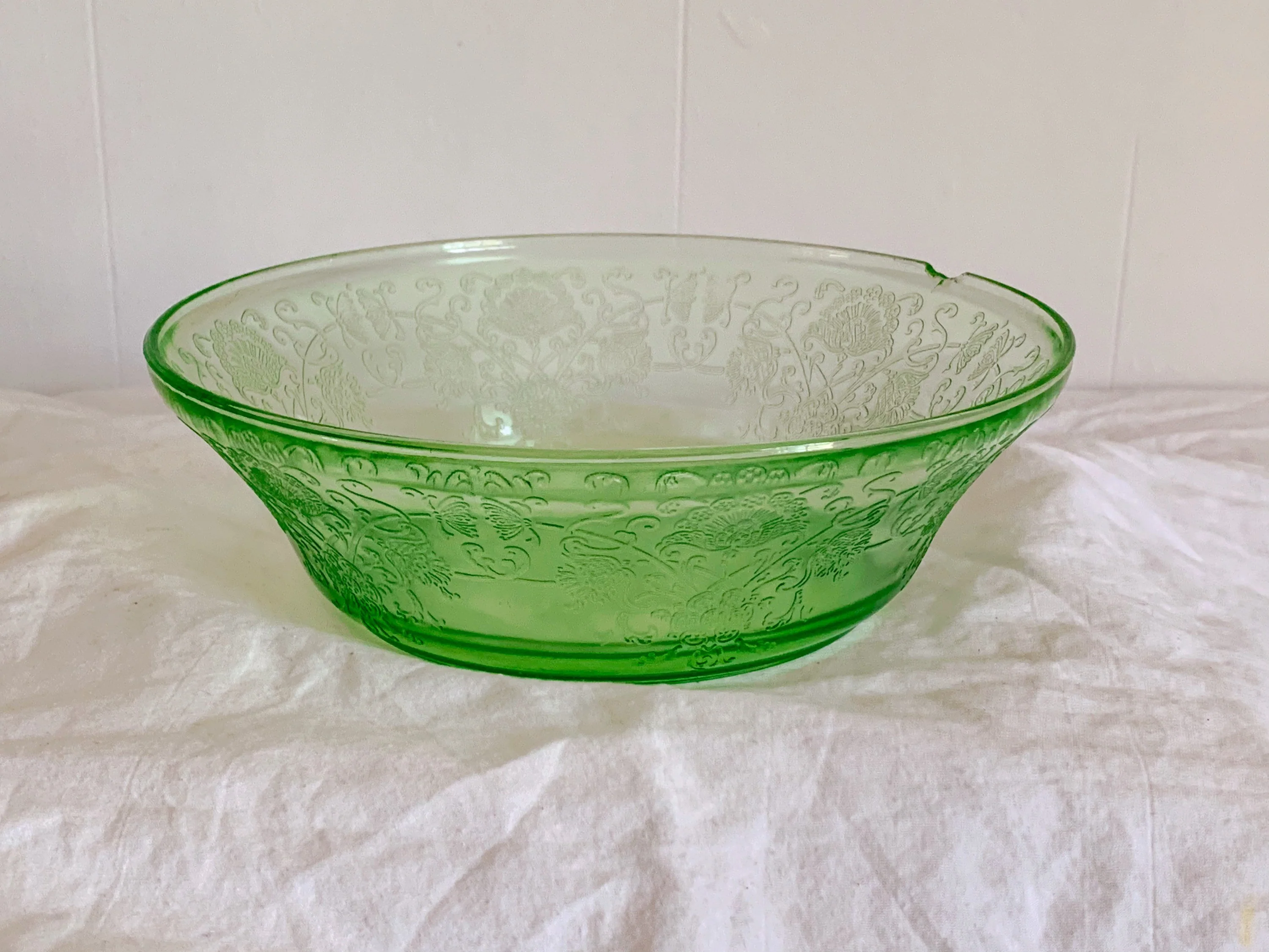 Variety of Vintage 1930s Green Depression Glass Serving Bowls, Plates, Dessert Platter and Cup - Image 5