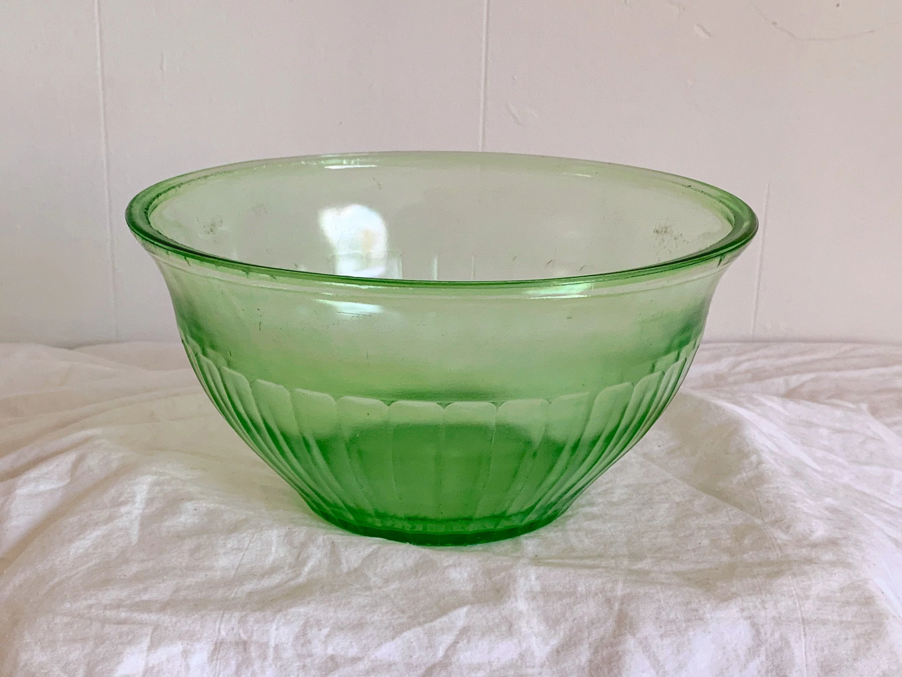 Variety of Vintage 1930s Green Depression Glass Serving Bowls, Plates, Dessert Platter and Cup - Image 7