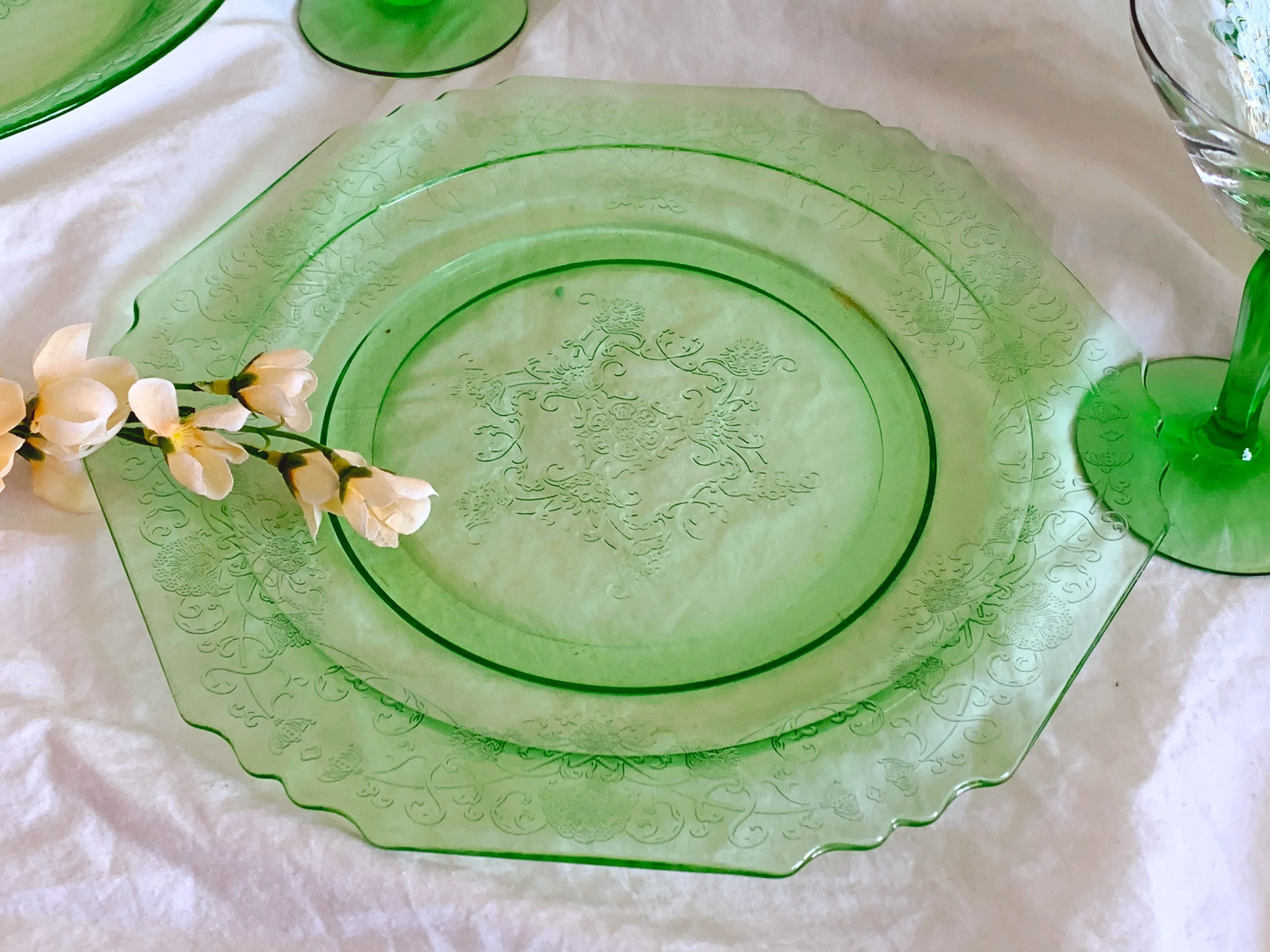 Variety of Vintage 1930s Green Depression Glass Serving Bowls, Plates, Dessert Platter and Cup - Image 8