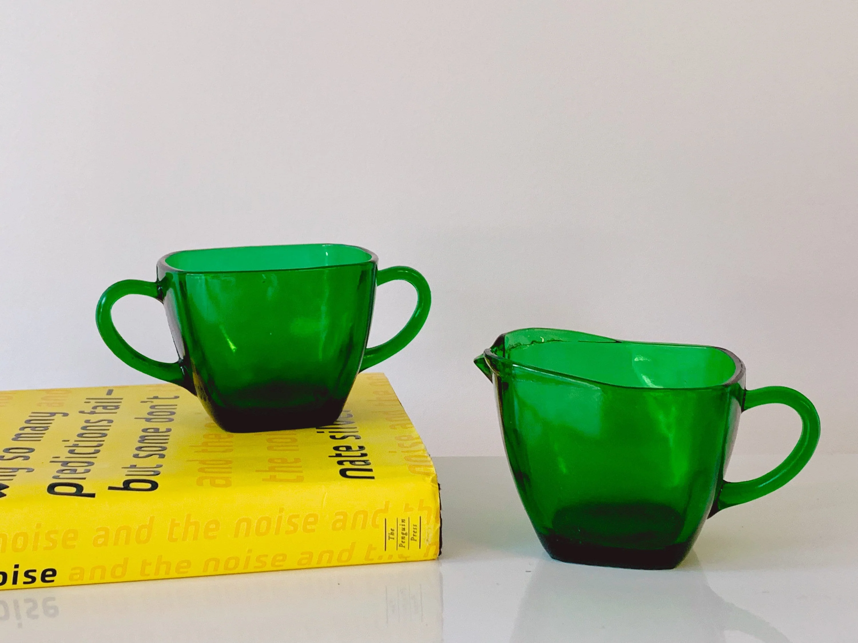 Vintage 1950s Anchor Hocking Emerald Green Glass Creamer and Sugar Bowl Set | Tableware Jewelry Dish Catchall Bowl | Mother's Day Gift - Image 4